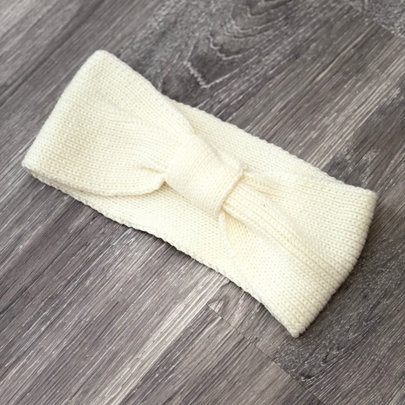 ❄️ Title:
Cream Knit Bow Headband | Cozy Winter Ear Warmer - Picture 1 of 4